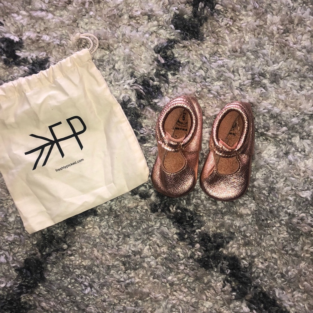 Freshly Picked Mary Jane bronze shoes size 5